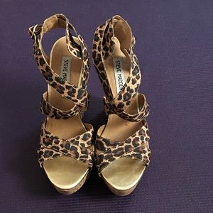 STEVE MADDEN LEOPARD PRINT WEDGES